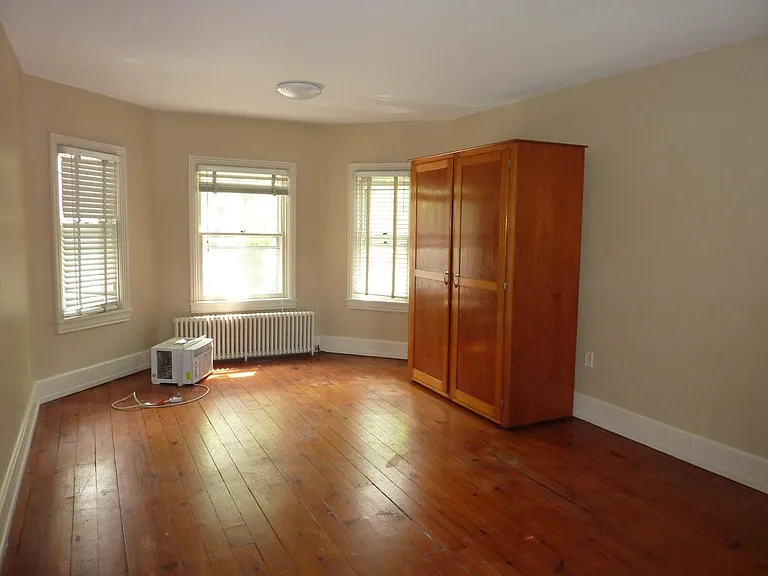 214 N College St — Photo 4