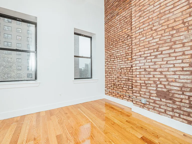 13 Humboldt St #4L — Photo 5