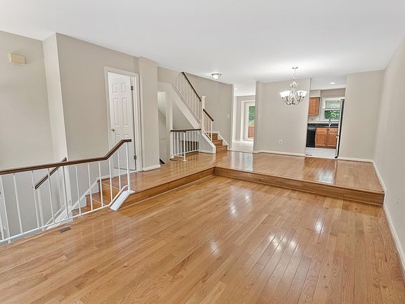 3rd image of 1355 Templeton Pl
