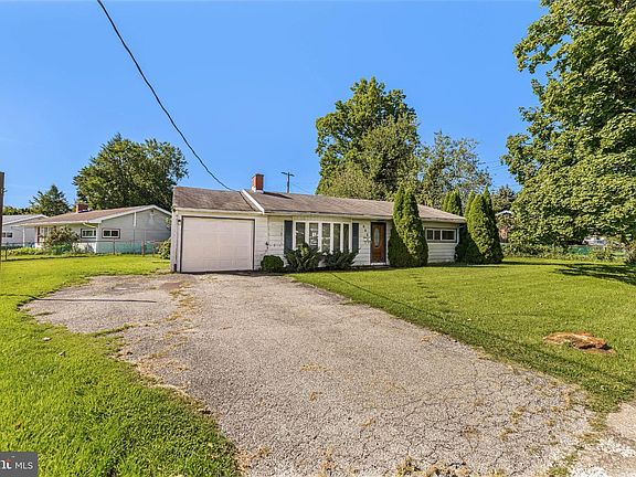 2nd image of 802 Richwill Ln