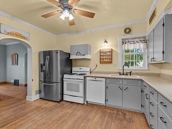 3rd image of 909 N 14th St