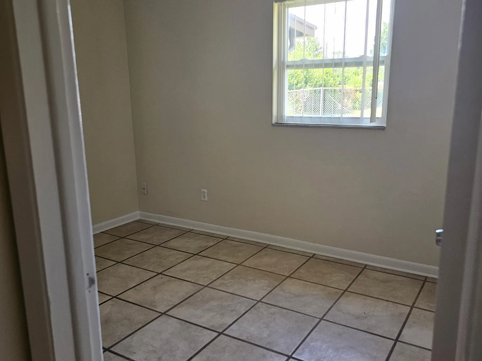 3 bed, 1190 sqft, $1,800 — Photo 1