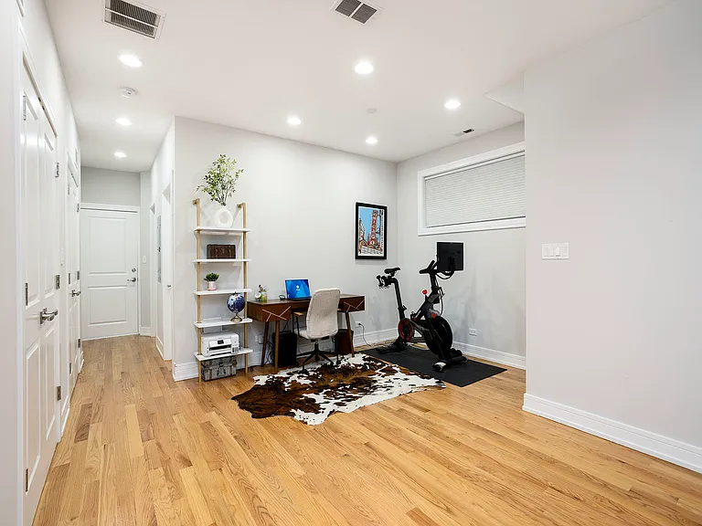 821 W Roscoe St #1 — Photo 19