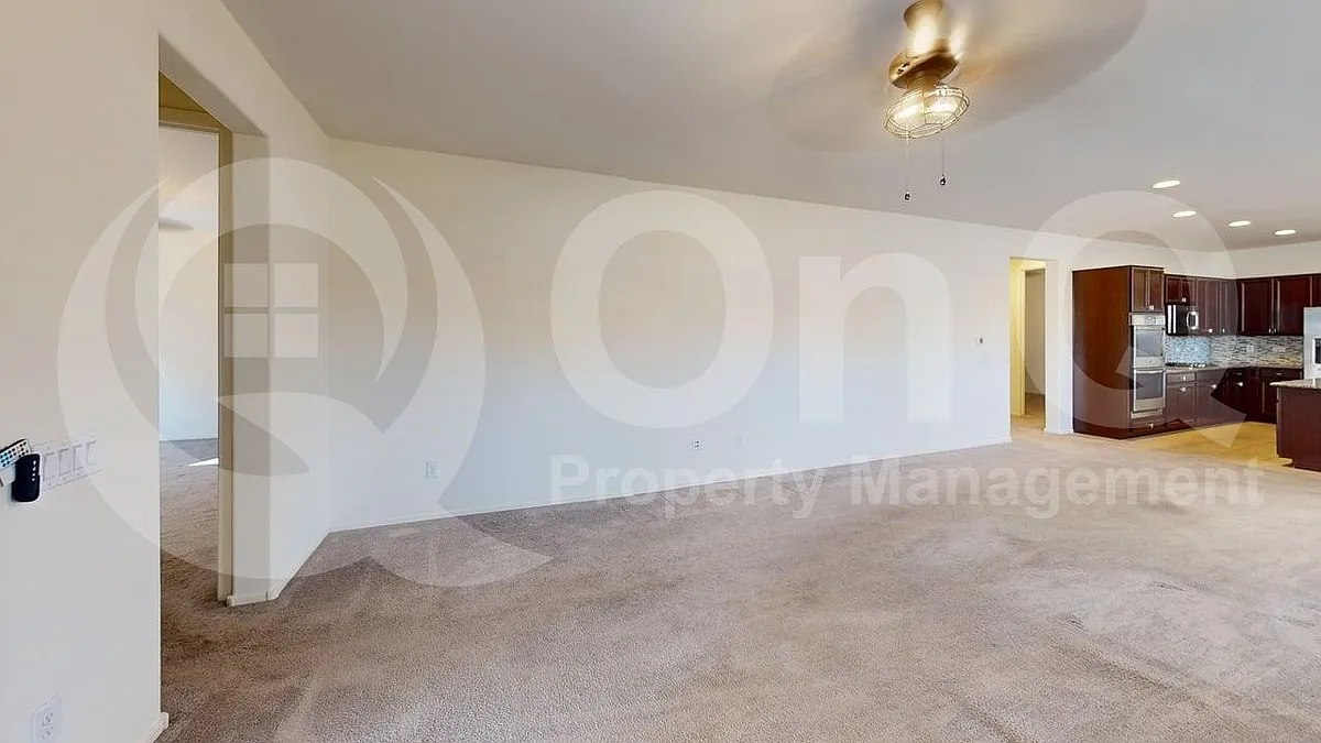 3 bed, 2.0 bath, 1728 sqft, $1,900 — Photo 3