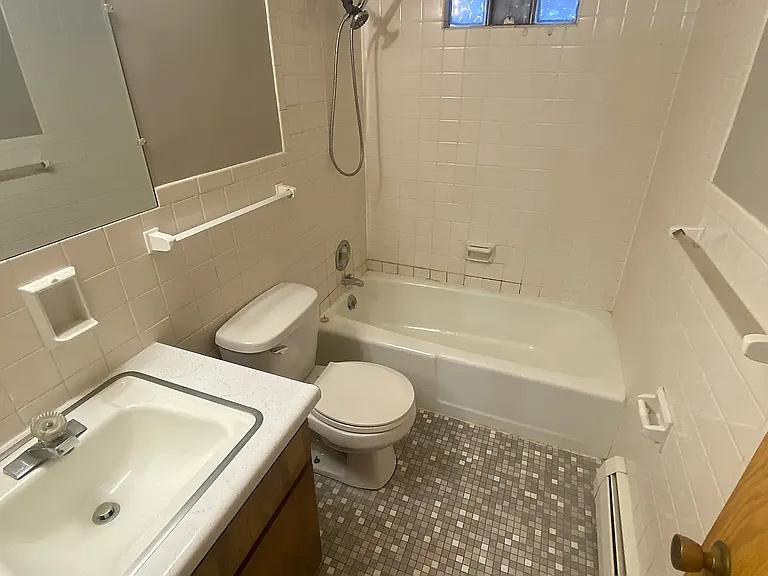 944 E Street — Photo 36