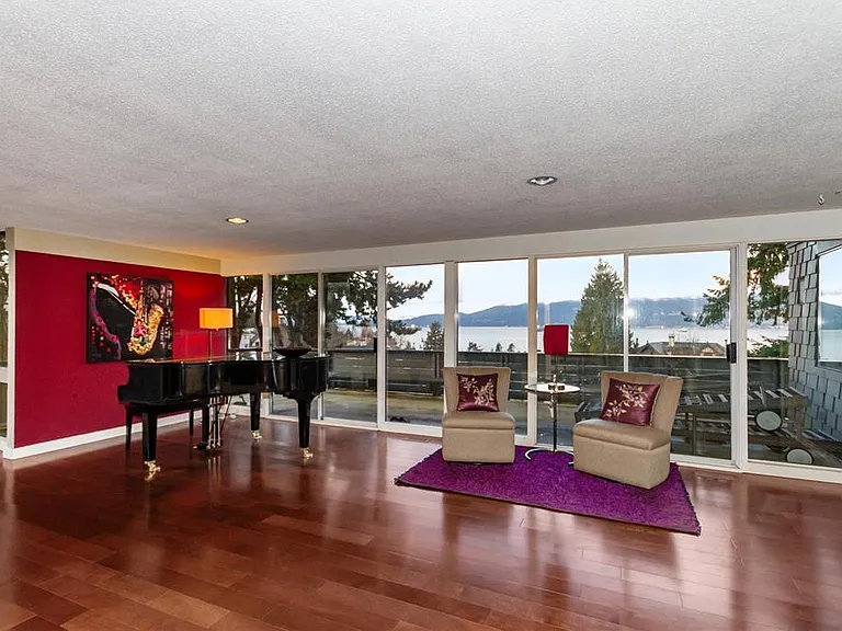 1995 Sasamat Pl — Photo 2