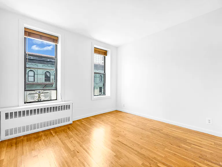 226 E 25th St #5D — Photo 4