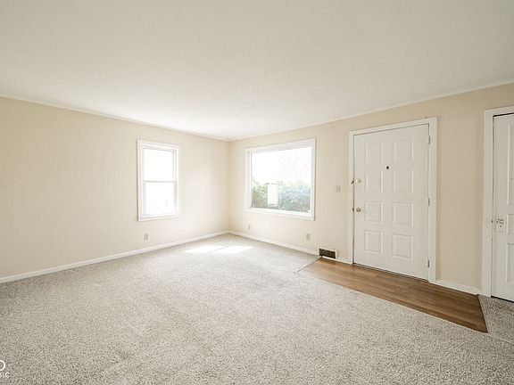 5th image of 239 W 38th St