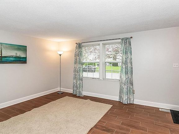 4th image of 1651 Mutz Dr
