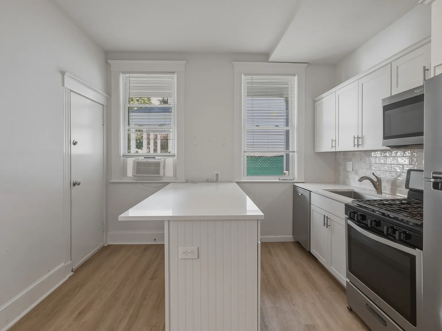 2 bed, 1200 sqft, $3,100 — Photo 2