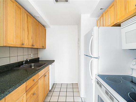 5th image of 800 West Ave APT 632