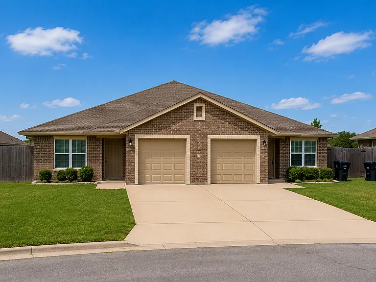 3105 Ochiltree Dr #B — Photo 1