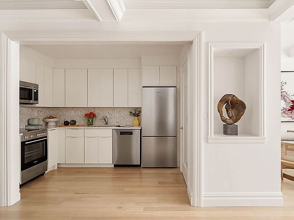 4th image of 23 W 73rd St #306