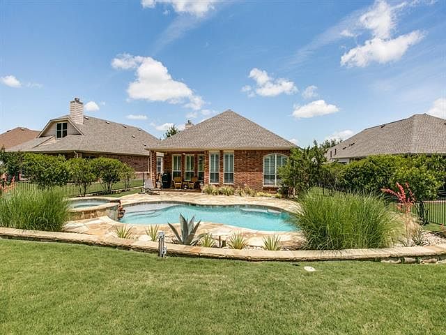 1st image of 829 Mustang Dr