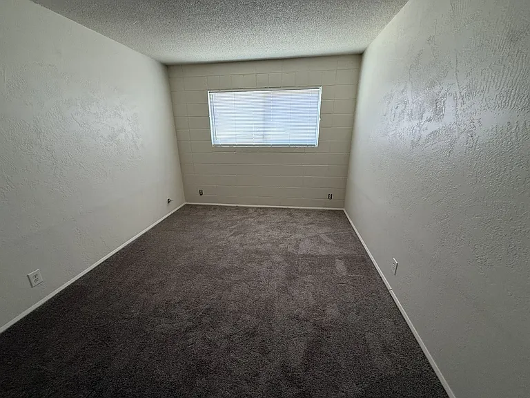 220 N Ivy St — Photo 17