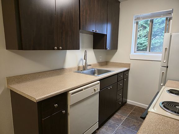 3rd image of 11540 Greenwood Ave N APT 4