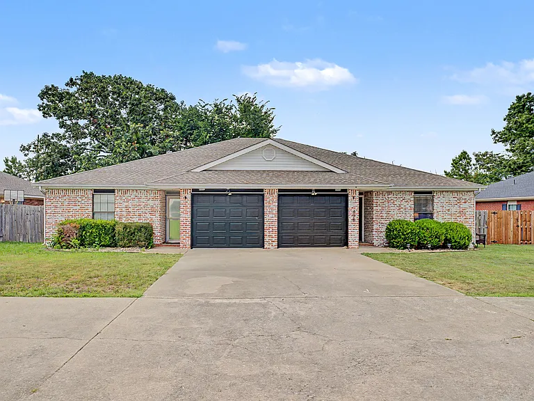 49 Holly Dr #B — Photo 1