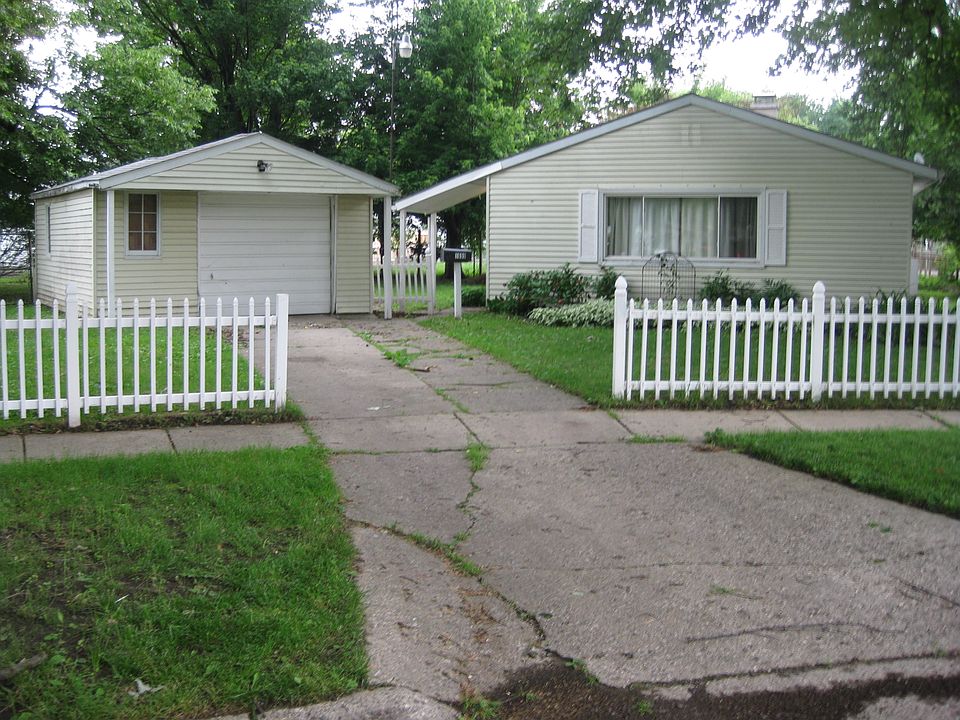 1st image of 1699 Wismer St