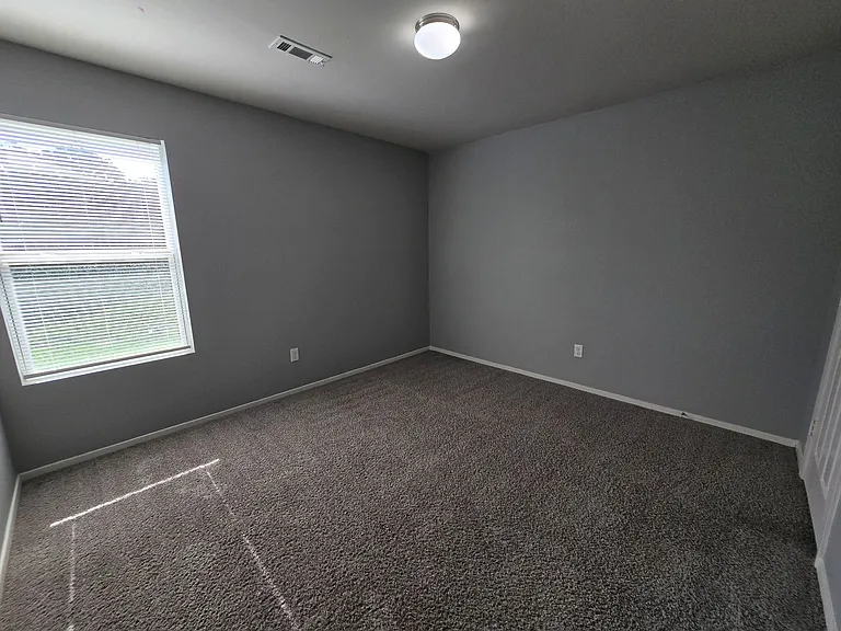 2416 Kenneth Dr — Photo 8