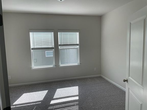 4th image of 482 Magnolia Way