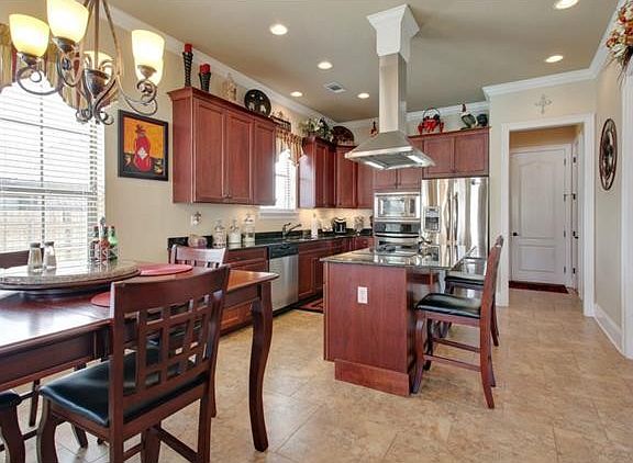 4th image of 619 Bluebonnet Dr