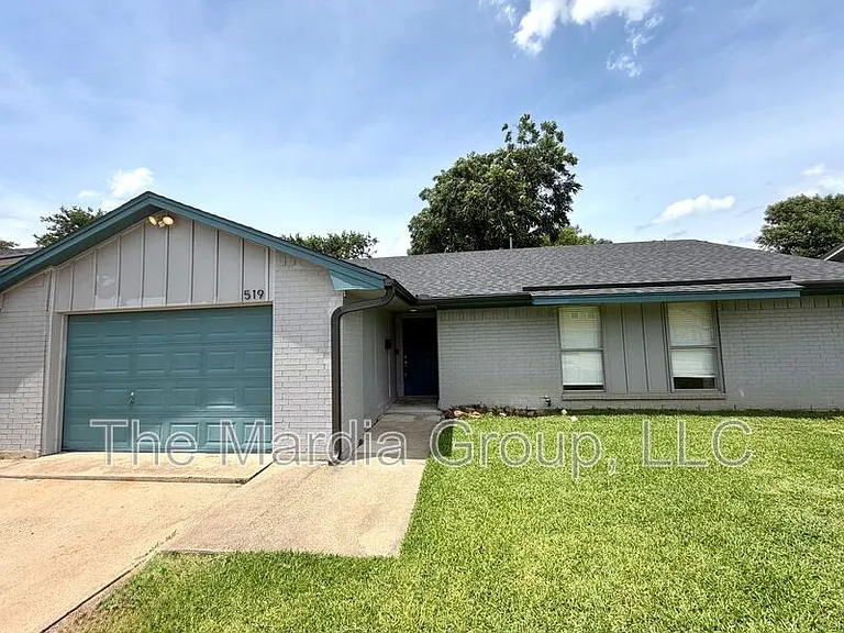 519 Price Dr — Photo 10