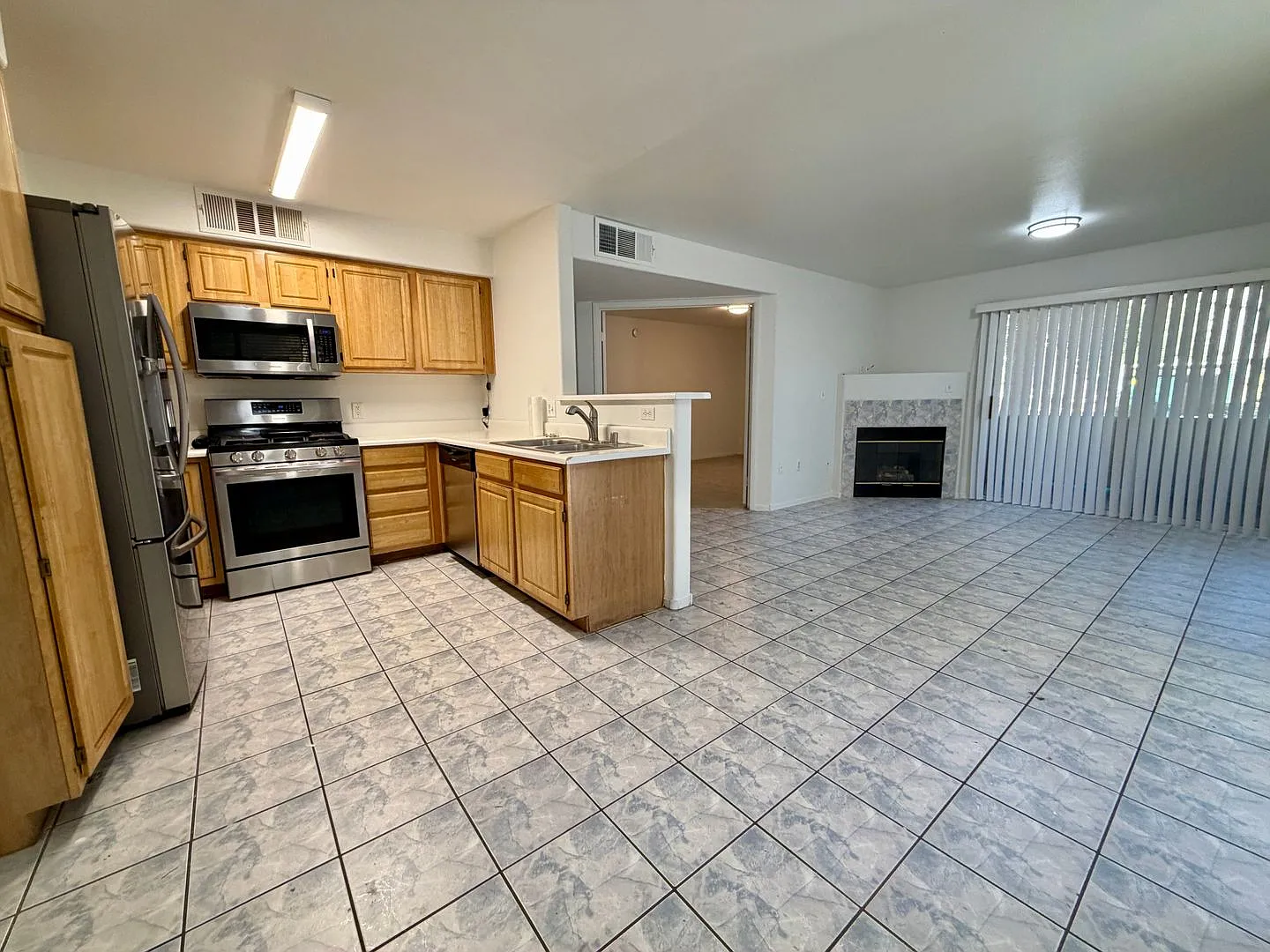 Charming Downstairs 3BR/2BA Condo in Secure Gated Community — Photo 4