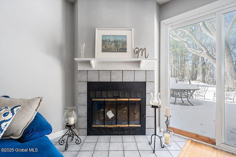 4th image of 4014 Chaucer Place