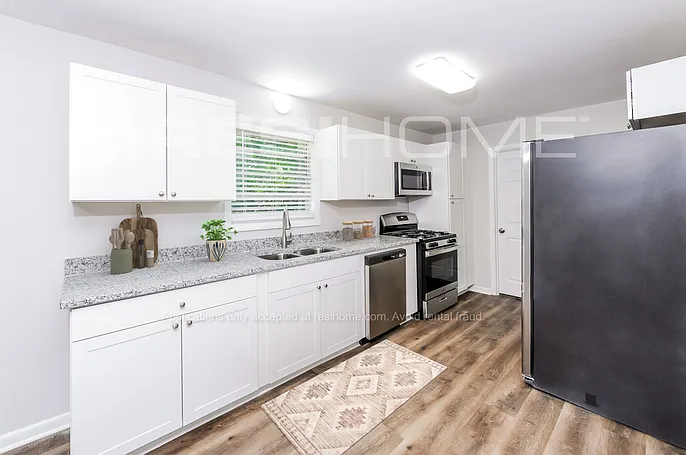 811 Sage Ln NW — Photo 2