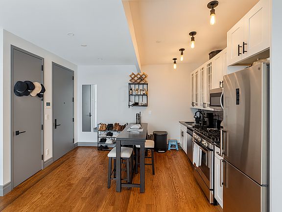 3rd image of 262 Sullivan Pl #2B