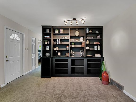 3rd image of 5004 Alicia Dr