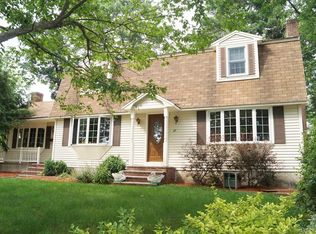 27 Hillcrest Rd, Dracut, MA 01826