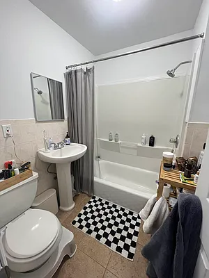 Rented by Standard Living Realty Inc | media 38