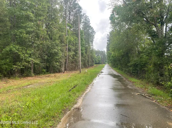 21205 S Fork Rd, Saucier, MS 39574