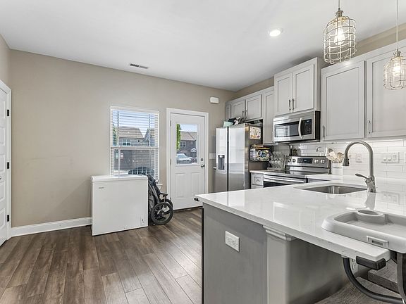 2nd image of 555 Gresham Ln #2D