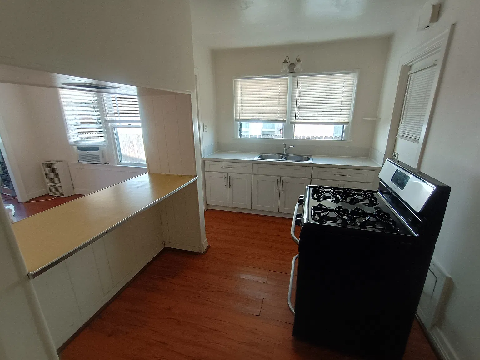 1 bed, 700 sqft, $1,800 — Photo 4