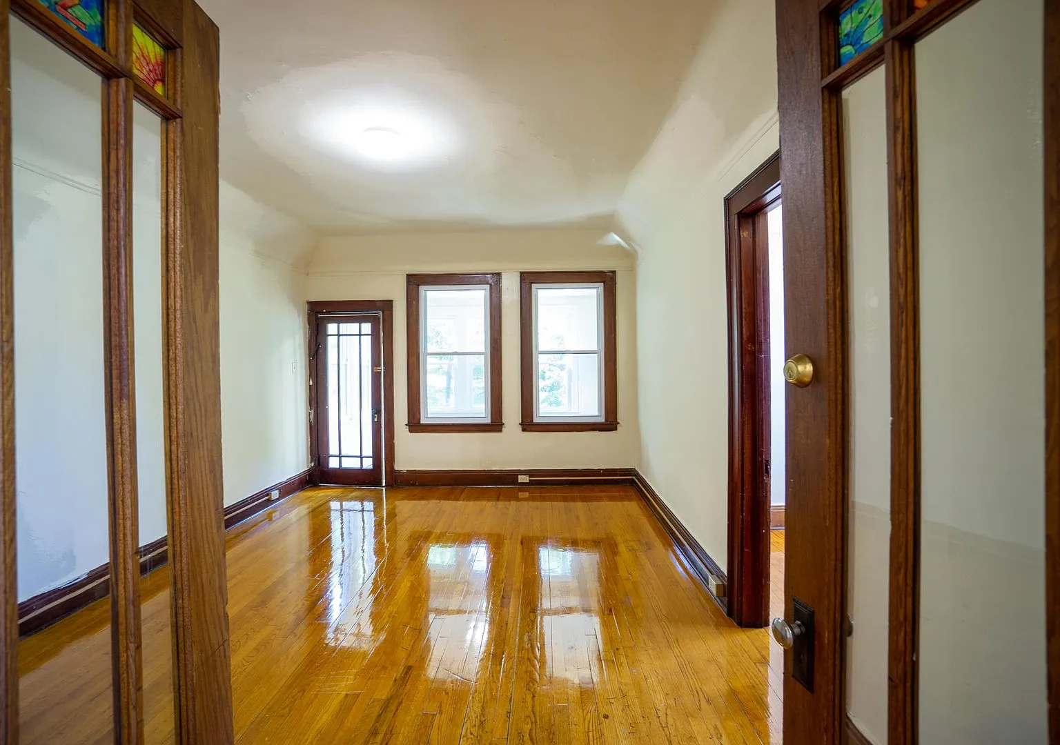 1215 Madison Apt 3 - Available 8/1/2027 - Spacious 2 Bedroom Across From Thornden Park — Photo 1