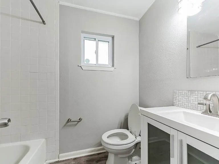700 Meadowglen Dr — Photo 19
