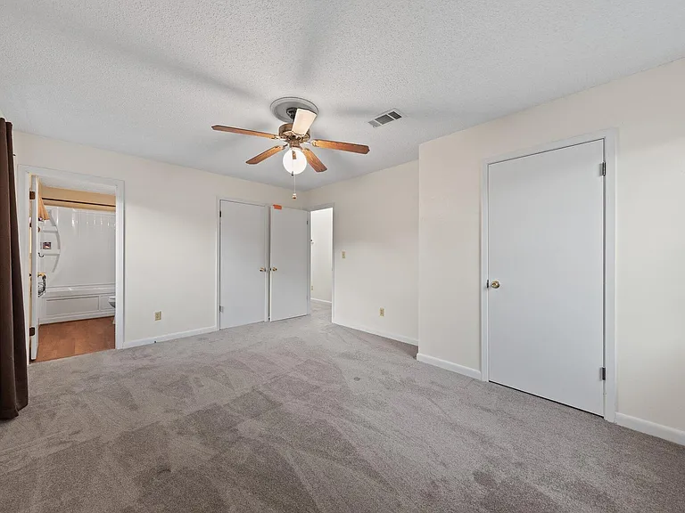122 Beach Dr — Photo 29