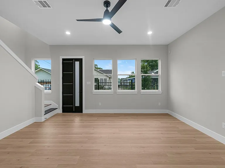 2348 Delafield St — Photo 10