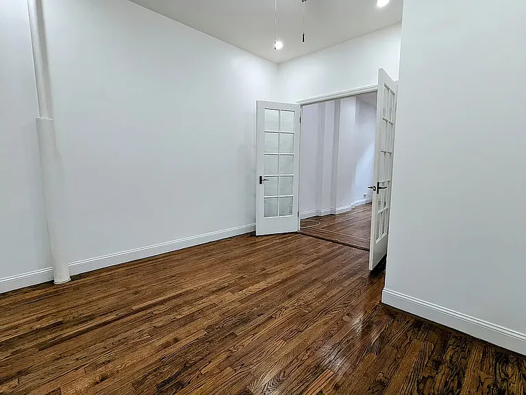526 W 46th St #2F — Photo 5