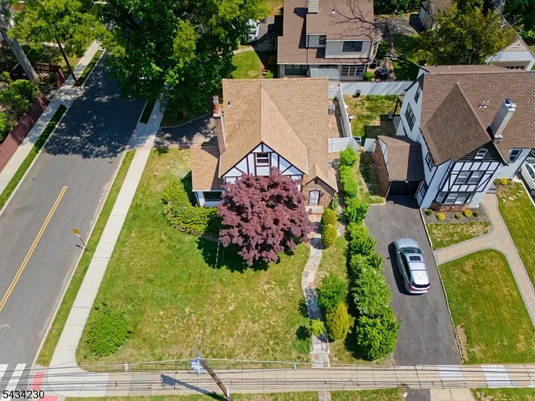217 Heywood Ave — Photo 23