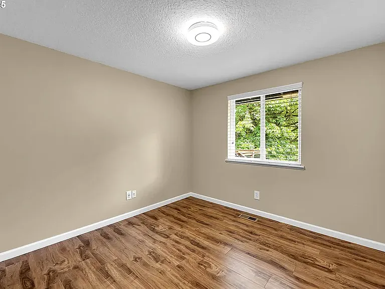 1320 NW Maple Ln #A — Photo 12