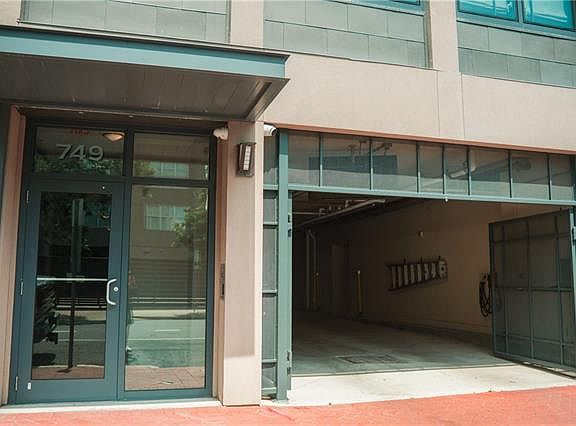 2nd image of 749 Baronne St APT 300