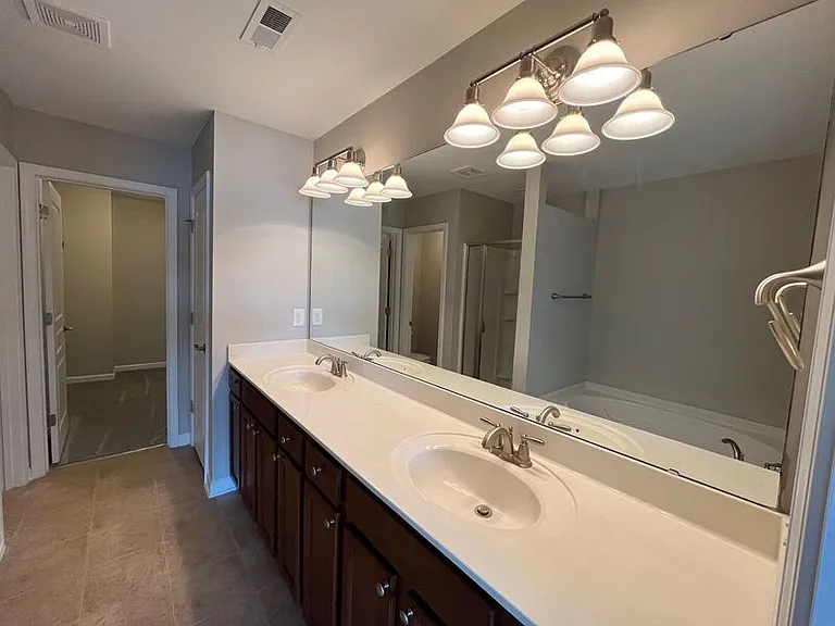 8206 Yaxley Hall Dr — Photo 16