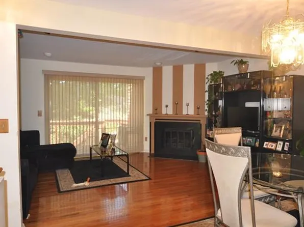 4 Adrian Ct, Cortlandt Manor, NY 10567