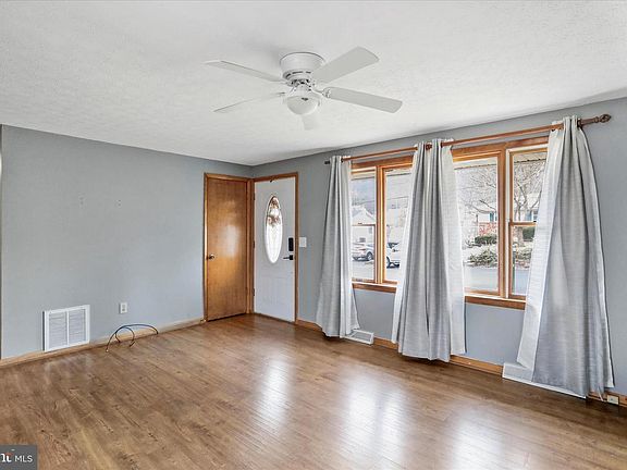 5th image of 246 Joy Dr