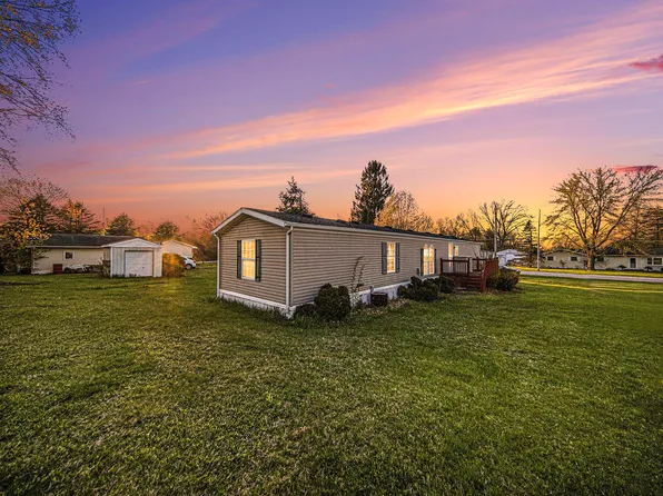 1153 Hickory Rd, Hillsdale, MI 49242