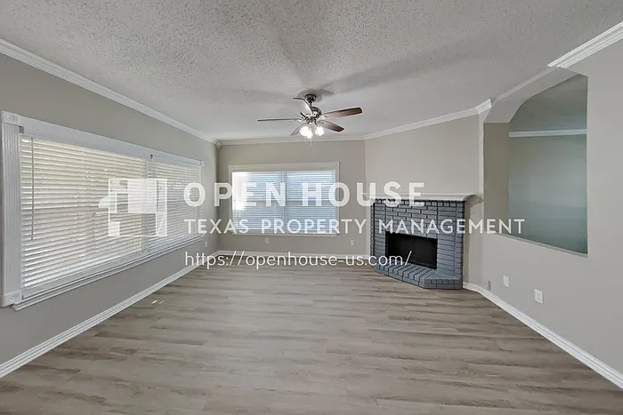3 bed, 2.5 bath, 1761 sqft, $2,300 — Photo 4