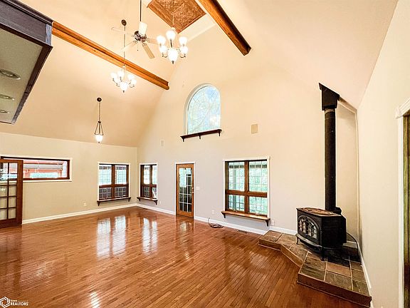 5th image of 2418 Silverwood Ln
